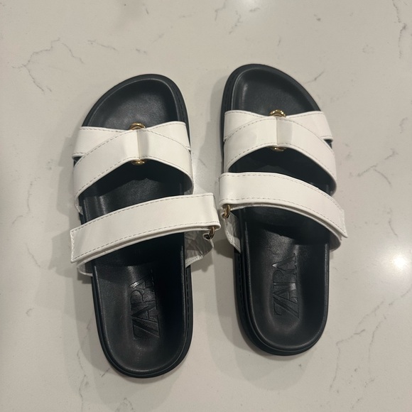 Zara Contrasting Flat Sandals - Picture 4 of 6